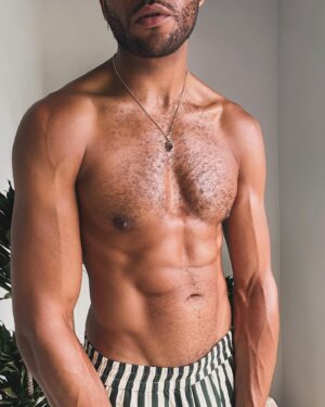 Jeffrey Bowyer-Chapman Instagram - “𝚑𝚎 𝚏𝚘𝚞𝚗𝚍 𝚝𝚛𝚒𝚟𝚒𝚊𝚕 𝚊𝚕𝚕 𝚝𝚑𝚊𝚝 𝚠𝚊𝚜 𝚖𝚎𝚊𝚗𝚝 𝚝𝚘 𝚌𝚑𝚊𝚛𝚖 𝚑𝚒𝚖, 𝚊𝚗𝚍 𝚍𝚒𝚍 𝚗𝚘𝚝 𝚊𝚗𝚜𝚠𝚎𝚛 𝚝𝚑𝚎 𝚐𝚕𝚊𝚗𝚌𝚎𝚜 𝚠𝚑𝚒𝚌𝚑 𝚒𝚗𝚟𝚒𝚝𝚎𝚍 𝚑𝚒𝚖 𝚝𝚘 𝚋𝚎 𝚋𝚘𝚕𝚍” 🍋‍🟩🤞🏾🍈