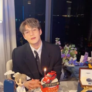 Jeffrey Ngai Instagram - happy birthday to Jeffrey🎂

過去18歲沒戴錶 不過有時間～
大個仔，有更多挑戰等緊你
繼續帶住滿滿的愛向前衝🎂

生日願望係想大家快啲去睇女朋友第一次執導嘅MV 🤎
都是因為愛
