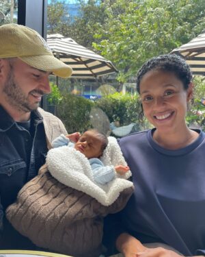 Jeirmarie Osorio Instagram - ¡Feliz Día de los Padres!
Por acá mi esposo @_juanvalencia_ estrenándose como papá. Les cuento que más afortunada no puedo ser. Si como ser humano es un amor, como papá, ni se diga. Agradezco al cielo que lo haya puesto en mi vida y me haya regalado el privilegio de ser mamá en esta vida. Soy muy feliz. Te amamos papá! 
#fathersday #diadelospadres