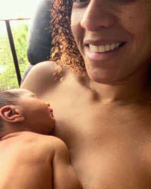 Jeirmarie Osorio Instagram - Celebrando mi primer día de madres con sentimientos encontrados, pero con más motivos para sonreír y agradecer. Acá les comparto un poquito de lo que he vivido en estos dos meses y a mis dos madres. Puro Amor. 
¡Les envío un abrazote apretado a todas las mamis en este día! 

#diadelamadre #mothersday