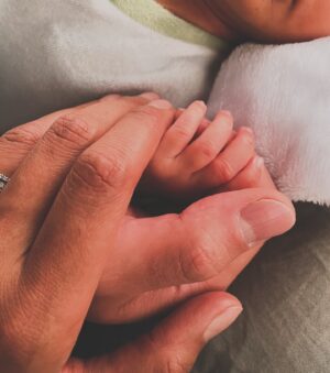 Jeirmarie Osorio Instagram - Bienvenido al mundo, Astor. Mamá y Papá te aman. 💚

🤍3/10/24🤍
#newborn #pisces #baby #family #dragonbaby #love