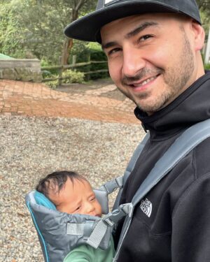 Jeirmarie Osorio Instagram - ¡Feliz Día de los Padres!
Por acá mi esposo @_juanvalencia_ estrenándose como papá. Les cuento que más afortunada no puedo ser. Si como ser humano es un amor, como papá, ni se diga. Agradezco al cielo que lo haya puesto en mi vida y me haya regalado el privilegio de ser mamá en esta vida. Soy muy feliz. Te amamos papá! 
#fathersday #diadelospadres