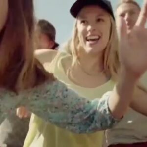 Jenna Saras Instagram - Źywiec Beer Poland 2015

13 people on 1 massive Skateboard. @atomik_pictures 
@ermstars 

#13peopleskateboard #skatergirl #skateboardwith13people  #tvc #tvcommercial #poland #żywiec #beer #giantskateboard
#actress #actorslife #setlife