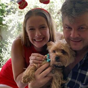 Jenna Saras Instagram - Life without family is like a boob without nipples
Totally pointless

#bigbrother #familytime #christmas #2019 
#blackjack #yorky #livingmybestlife family #familyiseverything #family #blessed #actress #nofilter