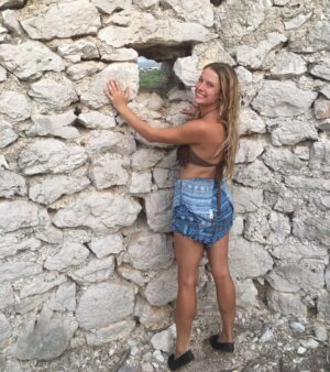 Jenna Saras Instagram - Amazing day in Ostrica near village Grebaštica.

400  - year old wall. So much history
what a special place.

#croatia #grebastica #ostrica #europe #summer #livingmybestlife #tannedskin #sunkissed #ancient #ancientwalls #watchthisspace #actorslife #actress #workingholiday #nofilter
