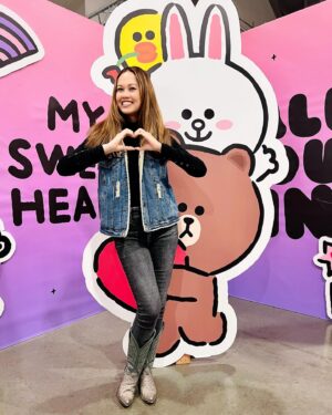 Jennie Kwan Instagram - Thanks to @animeimpulse and all of you who came out to Pomona this past weekend!  It was so great to be say hey to my SoCal peeps AND sleep in my own bed.  It was also great to meet VA friends like @suzie.yeung and @calvinnickelson from my amazing VO agency @atlas_talent in person!  Perks to living in LA!!
.
.
.
#actor #voiceactor #animeimpulse #animeimpulsela2024 #comiccon #animecon #avatarthelastairbender #suki #streetfighter #streetfighter6 #chunli #meetandgreet #autographsigning