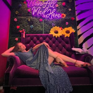 Jennie Kwan Instagram - Sounds about right.🐰🎩🌹
.
.
.
📸 @intothelostwoods 
#aliceinwonderland #knoxville #aliceinappalachia #wereallmadhere #summervibes