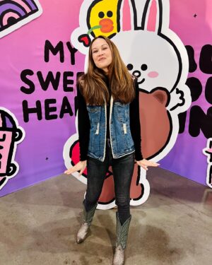 Jennie Kwan Instagram - Thanks to @animeimpulse and all of you who came out to Pomona this past weekend!  It was so great to be say hey to my SoCal peeps AND sleep in my own bed.  It was also great to meet VA friends like @suzie.yeung and @calvinnickelson from my amazing VO agency @atlas_talent in person!  Perks to living in LA!!
.
.
.
#actor #voiceactor #animeimpulse #animeimpulsela2024 #comiccon #animecon #avatarthelastairbender #suki #streetfighter #streetfighter6 #chunli #meetandgreet #autographsigning