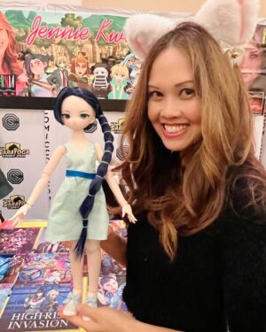 Jennie Kwan Instagram - Time flies fast when you’re having fun!  And we definitely did.  Thank you @saratogacomiccon for having me and thanks to all of you who came through and brought your warmth.  Until we meet again❤️❄️🫶
.
.
.
#actor #voiceactor #comiccon #animecon #avatarthelastairbender #atla #suki #streetfighter #chunli #scissorseven #meetandgreet #autographsigning #saratogasprings