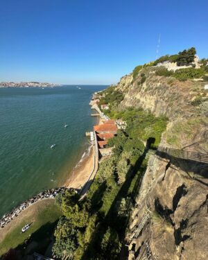 Jennifer DiNoia Instagram - Portugal is warm & beautiful 🇵🇹 

#portugal #porto #lisbon #sintra