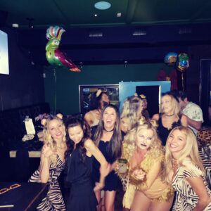 Jennifer Lyons Instagram - Happy Birthday @ambernicolehay, my lovely Leo Sister😻😽 I wish you a glorious year ahead. Xoxo
