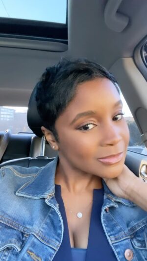 Jennifer Sears Instagram - Soooo… I did a thing.💇🏾‍♀️ I returned to my roots. (Hair pun intended.) Bye-bye bob, pixie Jen is back.🧚🏾 

#thebigchop #pixiecut #pixielife #thecutlife #thechoppedmobb 

Cut: @justkiesha