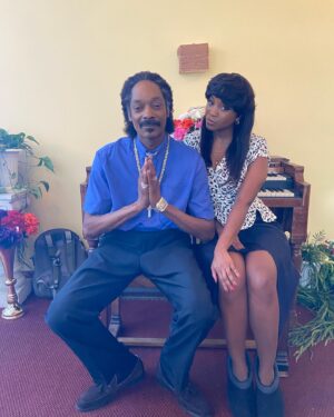 Jennifer Sears Instagram - Pastor Swift and Sister Riley. Keepin’ it holy🙏🏾😌… then keepin’ it hood.✌🏾😎

Hair: @mymanmoe 

#bmf #bmfstarz #BlackMafiaFridays