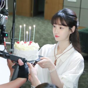 Jeon Hye-yeon Instagram - 가수 김재환님의 신곡 [찾지 않을게] M/V  촬영 현장 사진 🙆‍♀️🌸 사진 감사합니당(꾸벅)☺️🙏❤️(feat. 이 날 정말 내 생일날이었던🎂🙈히힛)