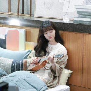 Jeon Hye-yeon Instagram - 가수 김재환님의 신곡 [찾지 않을게] M/V  촬영 현장 사진 🙆‍♀️🌸 사진 감사합니당(꾸벅)☺️🙏❤️(feat. 이 날 정말 내 생일날이었던🎂🙈히힛)