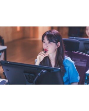 Jeon Hye-yeon Instagram - 마지막씬 촬영하자마자 눈물이 왈칵했던🥹..!
감독님, 작가님, 선배님들, 그리고 스태프분들과 함께해서 너무나 영광이었고 감사했습니다. 
정말 정말 잊지 못할거에요🙏
함께해서 즐거웠고 진심으로 행복했습니다.

#오늘의웹툰 #고생하셨습니다 #🙏❤️ 
#구슬아 #안녕