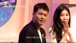 Jeon Hyun-moo Instagram - 비오는 오늘 집에서 옹기종기 귀호강♡
우리 뚱장우의 반전 가창력 기대하세요
노래실력에 잠시 먹이활동 버벅였던 뚱장우를 용서하게 됩니다^^

#송스틸러