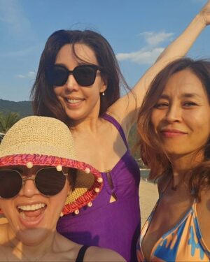 Jeon Su-kyung Instagram - 아름다웠던 4월의 #다낭
#다낭인터컨티넨탈썬페닌슐라
#intercontinentalsunpeninsuladanang
#친구들과의여행 
#우리아직괜찮아
친절한 직원분이 찍어준 사진들
#잊지않을게요❤️