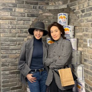 Jeon Su-kyung Instagram - #주말나들이🚗 
#famigo
#파미고츄레리아 
#연남동맛집
#츄로스
#기분좋아지는맛😋