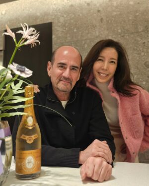 Jeon Su-kyung Instagram - #happybirthday 
#mydarling 
#iloveyou 
늘 부지런히 성실히 살아온 당신
#수고많으셨어요❤️
#ericswanson
#전수경 
#jeonsookyeong