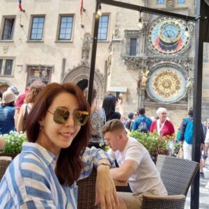 Jeon Su-kyung Instagram - #4thday
#praha
#prague
#프라하
#하늘도예쁘고 
#노천카페
참 많이웃고 유쾌했던 날
#천문시계탑
#전수경
