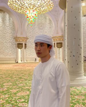 Jeon Tae-yang Instagram - Ramadan kareem ☪️ 
يامرحبا الساع 
This is my favorite place in Abu Dhabi. Couldn’t be feeling more peaceful 🥹 Visiting Sheikh Zayed Grand Mosque was the biggest reason why i came back to Abu Dhabi 🫶🏼🇦🇪
#fyp#foryou#travel#explore#uae#emirates#abudhabi#sheikhzayedmosque#visitabudhabi#🇦🇪#아랍에미레이트#두바이#두바이여행#아부다비