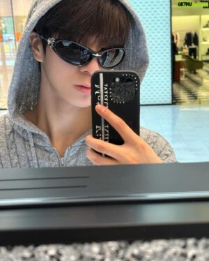 Jeong Dong-won Instagram - 😎
quiz! 3개중에 난 뭘 골랐을까?