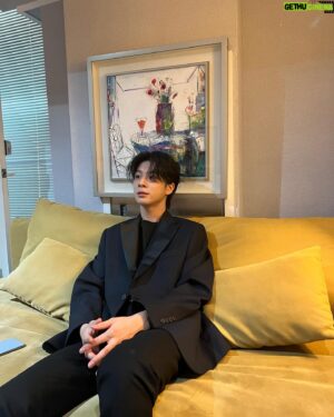 Jeong Dong-won Instagram - 😏