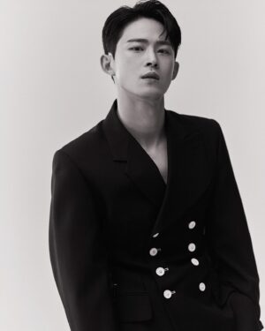 Jeong Jae-kwang Instagram - •
[#하이스토리디앤씨]

Creative Direction  @historydnc 
Photography  조혜정 실장님
Hair  @bit.boot_naejoo 
Make-up  @bit.boot 
Styling  홍은화 실장님