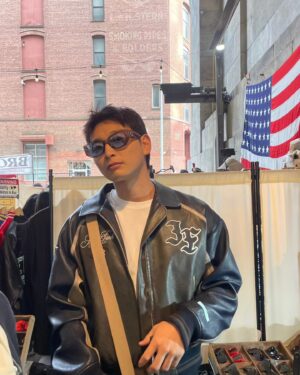 Jeong Jin-woon Instagram - Hi guys! 내가 새로 get한 item 자랑 할거야! 너무 이쁜 sunglasses you know?? Umm..
A Little bit 흔들린 픽쳟는. Ma style