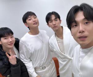 Jeong Jin-woon Instagram - 😃자자 들으러 가 보시죠 여러분

2am Digital Single '혹시 니 생각이 바뀌면' Out Now
각종 음원 사이트에서 들으실 수 있습니다. 

#2am #혹시니생각이바뀌면 #조권 #창민 #슬옹 #진운 #IAM
