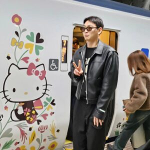Jeong Jin-woon Instagram - 다들 여기서 사진 찍더라구..맞아???