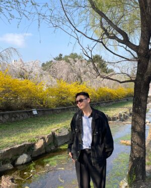 Jeong Jin-woon Instagram - 분홍색 노랑색 초록색 파란색 갈색
🌸 🌼 🌱 🌏 🌳
봄의 다섯가지 색👋👋
