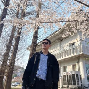 Jeong Jin-woon Instagram - 분홍색 노랑색 초록색 파란색 갈색
🌸 🌼 🌱 🌏 🌳
봄의 다섯가지 색👋👋