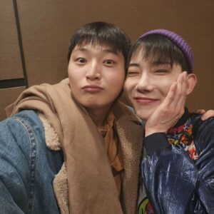 Jeong Jin-woon Instagram - 연예인들하고 사진찍었딘ㅇ

#RENT