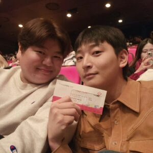 Jeong Jin-woon Instagram - 연예인들하고 사진찍었딘ㅇ

#RENT