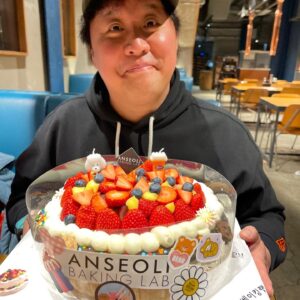 Jeong Jun-ha Instagram - 놀면뭐하니 팀부터,지인들,오래된 우리팬들까지..함께한 행복한 생일🎁🙏🏻 고마워요👏🙏🏻모두모두💕💕🎶