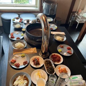 Jeong Jun-ha Instagram - 인생고기 남영돈!!!
감히 내가 먹어본 돼지고기중엔 최고가 아닐까싶다..아..첫번째는 무조건 가브리살!!두번째는 항정살!!세번째 목살,네번짼 삼겹…터질듯한 계란찜에..물쫆면은 필수!!!아..침 고여..#남영돈#싱글벙글쇼회식#사람배는쉽게안터져