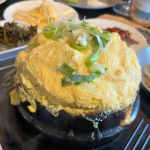 Jeong Jun-ha Instagram - 인생고기 남영돈!!!
감히 내가 먹어본 돼지고기중엔 최고가 아닐까싶다..아..첫번째는 무조건 가브리살!!두번째는 항정살!!세번째 목살,네번짼 삼겹…터질듯한 계란찜에..물쫆면은 필수!!!아..침 고여..#남영돈#싱글벙글쇼회식#사람배는쉽게안터져