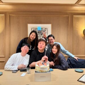 Jeong Jun-ha Instagram - 며칠내내 생일축하해준 고마운 지인들!!!
의리로 똘똘뭉친 우리 하마방 친구들
아직도 날 잊지않고 챙기는 우리팬클럽 
놀면뭐하니 작가님들
보윤이와 친구들
봉봉모임 우리희영누나와 친구들
서울코메디클럽 동하와 후배들
그외의 우리 영원한 스타일리스트 송탱
옹알스준우…
헤아릴수 없이 감사합니다
모두모두 고맙고 사랑합니다❤️👍
너무 행복한 생일이었어요!!!