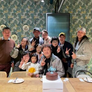 Jeong Jun-ha Instagram - 며칠내내 생일축하해준 고마운 지인들!!!
의리로 똘똘뭉친 우리 하마방 친구들
아직도 날 잊지않고 챙기는 우리팬클럽 
놀면뭐하니 작가님들
보윤이와 친구들
봉봉모임 우리희영누나와 친구들
서울코메디클럽 동하와 후배들
그외의 우리 영원한 스타일리스트 송탱
옹알스준우…
헤아릴수 없이 감사합니다
모두모두 고맙고 사랑합니다❤️👍
너무 행복한 생일이었어요!!!