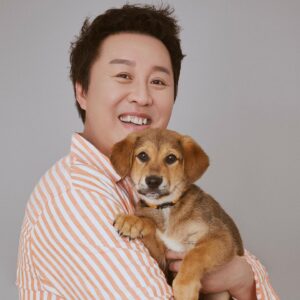 Jeong Jun-ha Instagram - 도그어스플래닛에서 교육받고 있는 구조견 유기견 친구들을 소개합니다. 🤗
가족들을 기다리고 있는 친구들 많이 관심 갖고 지켜봐주세요..그리고..
헤이마리잡지에 6월호 표지모델이 됐어요

#헤이마리 
#유기견입양프로젝트 #도그어스플래닛 
#구조견 #유기견 #반려견 #인식개선