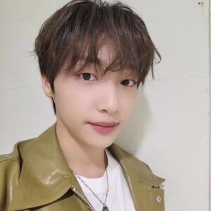 Jeong Se-woon Instagram - 세상에세상에세상에세상에세상에 

18살, 학교 수업 시간에 친구들에게 소개하고 싶은 최애 뮤지션에 대해 발표를 하는 시간
그때 정성 가득 자료들을 준비해 발표한 뮤지션 '선우정아' 

8년 뒤, 선우정아 선배님 콘서트에 게스트로 초대받아 공연을 한 오늘! 

진짜 하 만세 

감출 수 없이 새어나오는 웃음 
랄ㄹ랄라 랄ㄹ랄라 야호