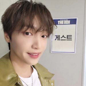 Jeong Se-woon Instagram - 세상에세상에세상에세상에세상에 

18살, 학교 수업 시간에 친구들에게 소개하고 싶은 최애 뮤지션에 대해 발표를 하는 시간
그때 정성 가득 자료들을 준비해 발표한 뮤지션 '선우정아' 

8년 뒤, 선우정아 선배님 콘서트에 게스트로 초대받아 공연을 한 오늘! 

진짜 하 만세 

감출 수 없이 새어나오는 웃음 
랄ㄹ랄라 랄ㄹ랄라 야호