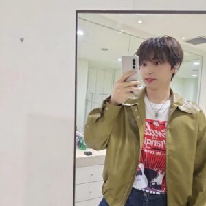 Jeong Se-woon Instagram - 세상에세상에세상에세상에세상에 

18살, 학교 수업 시간에 친구들에게 소개하고 싶은 최애 뮤지션에 대해 발표를 하는 시간
그때 정성 가득 자료들을 준비해 발표한 뮤지션 '선우정아' 

8년 뒤, 선우정아 선배님 콘서트에 게스트로 초대받아 공연을 한 오늘! 

진짜 하 만세 

감출 수 없이 새어나오는 웃음 
랄ㄹ랄라 랄ㄹ랄라 야호