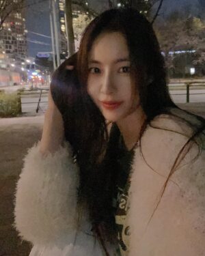 Jeong Seo-ha Instagram - #봄밤 
너무 아름다웠던 날들 🌸 

#cherryblossom 🤍