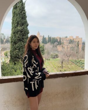 Jeong Seo-ha Instagram - How Sweet 🖤 

또가즈아~~~~~✈️

날아가즈아~~~~🦋

#spain #spain🇪🇸 

꺼내먹어요 .소중한 추억을