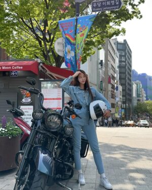 Jeong Seo-ha Instagram - 달리니까 풀린다 🌬️
스.트.레.스 
 

다음은 엘라바이크 예약이요😆 @ella_svtpilen 

#motorcycle #motorbike 👍