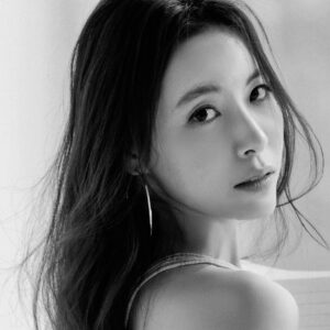 Jeong Seo-ha Instagram - 어떻게 또 하나..🥹 

#portrait 📷