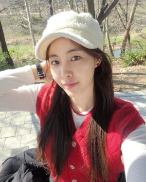 Jeong Seo-ha Instagram - 봄이다🌸 
벚꽃예고전🌱